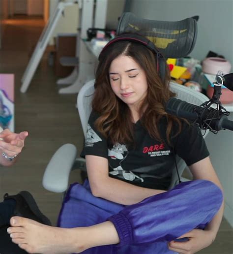 pokimane feet 